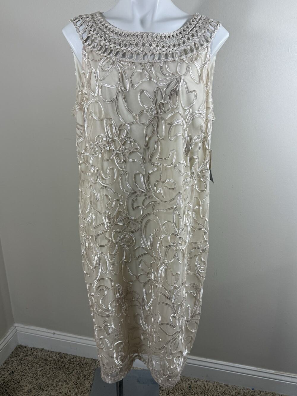 NWT Jessica Howard Women’s Size 18W Champagne Embellished Sheath Midi Dress